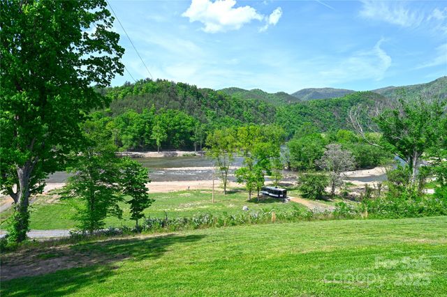 150 Easy Street, Hot Springs, NC 28743