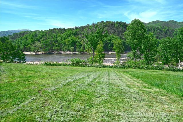 150 Easy Street, Hot Springs, NC 28743