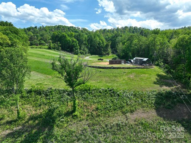 150 Easy Street, Hot Springs, NC 28743