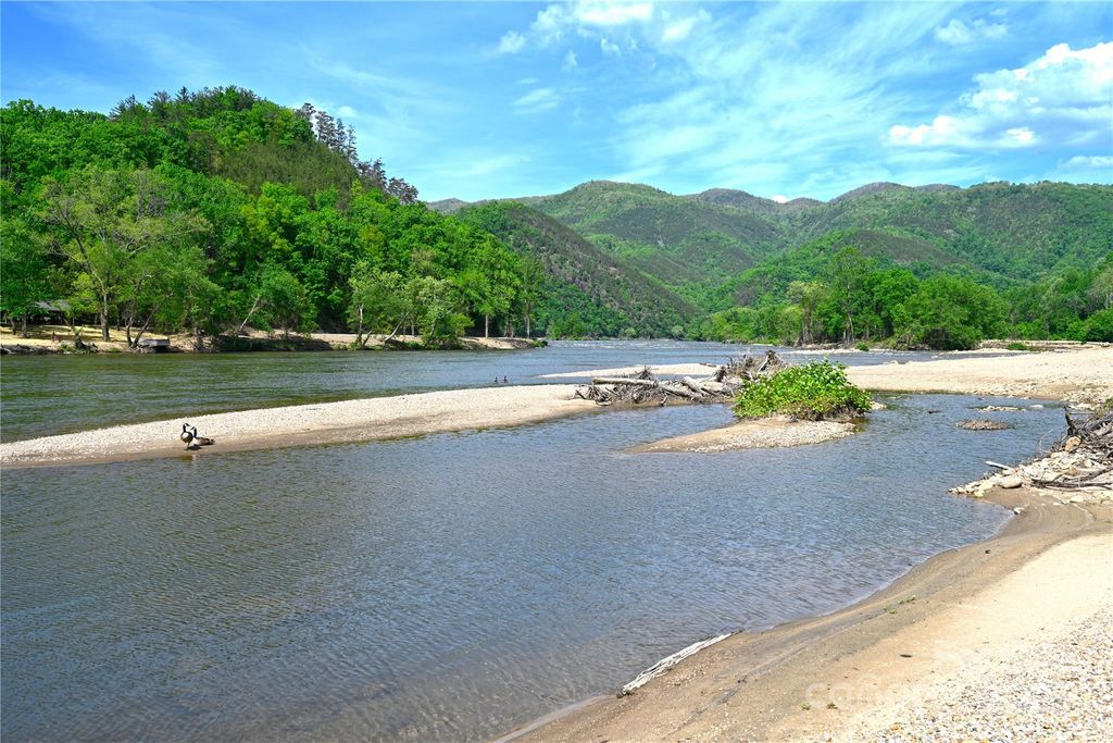 150 Easy Street, Hot Springs, NC 28743