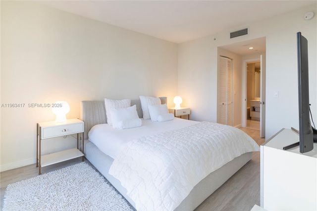 55 SW 9th St 3404, Miami, FL 33130