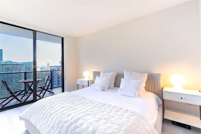 55 SW 9th St 3404, Miami, FL 33130