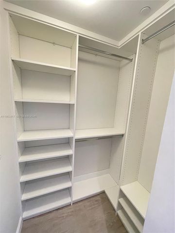 55 SW 9th St 3404, Miami, FL 33130