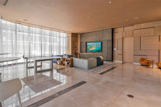 55 SW 9th St 3404, Miami, FL 33130