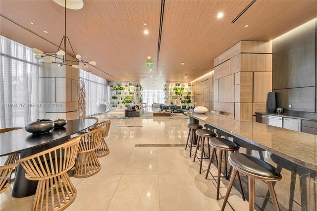 55 SW 9th St 3404, Miami, FL 33130