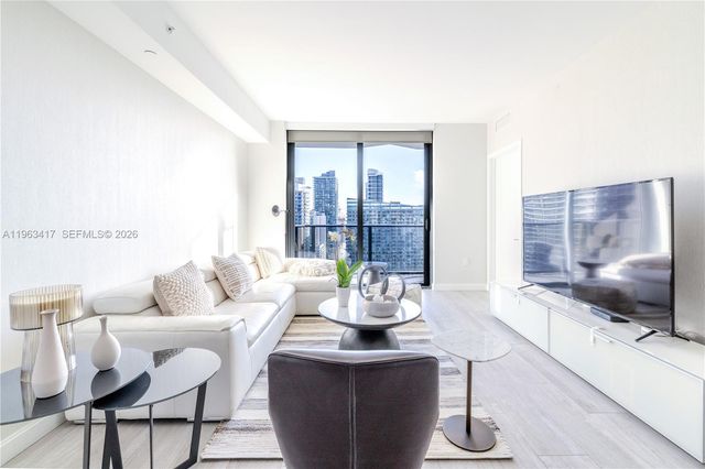 55 SW 9th St 3404, Miami, FL 33130