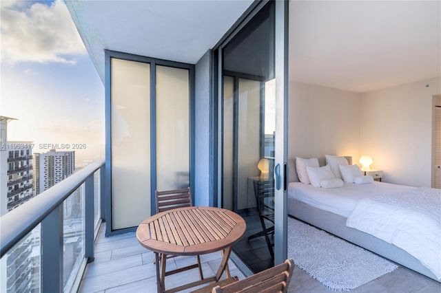 55 SW 9th St 3404, Miami, FL 33130