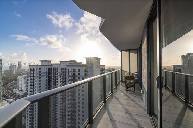 55 SW 9th St 3404, Miami, FL 33130