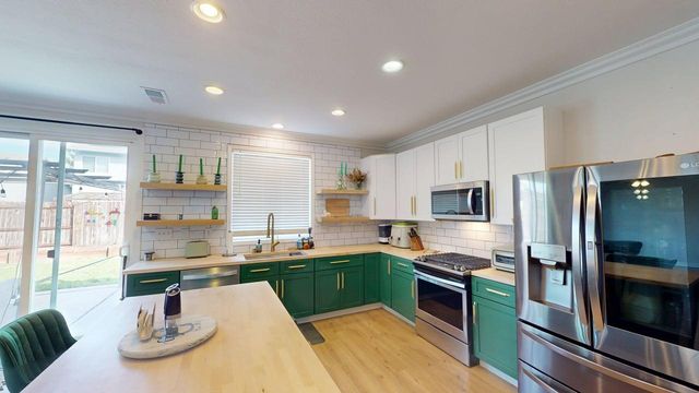 1351 Leighton Grove Dr, Plumas Lake, CA 95961