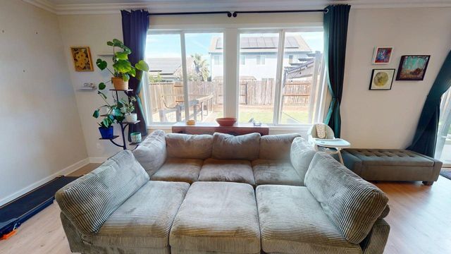 1351 Leighton Grove Dr, Plumas Lake, CA 95961