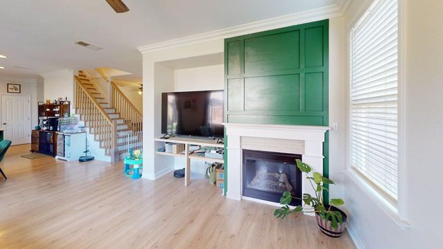 1351 Leighton Grove Dr, Plumas Lake, CA 95961