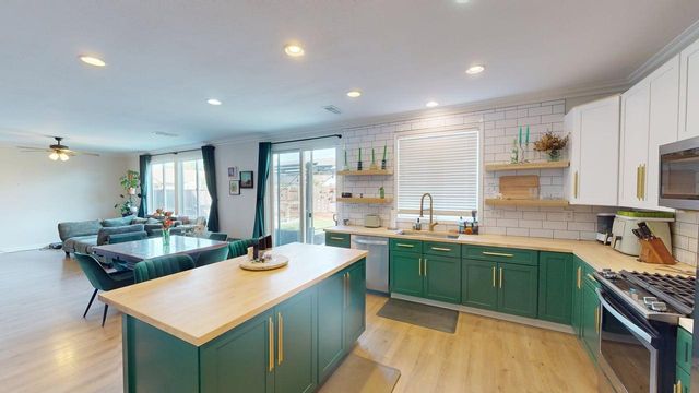 1351 Leighton Grove Dr, Plumas Lake, CA 95961