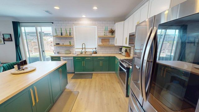 1351 Leighton Grove Dr, Plumas Lake, CA 95961
