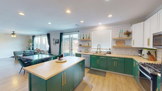 1351 Leighton Grove Dr, Plumas Lake, CA 95961
