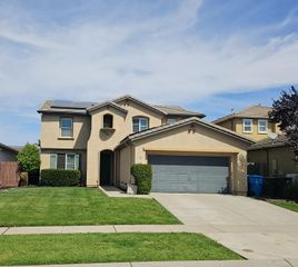 1351 Leighton Grove Dr, Plumas Lake, CA 95961