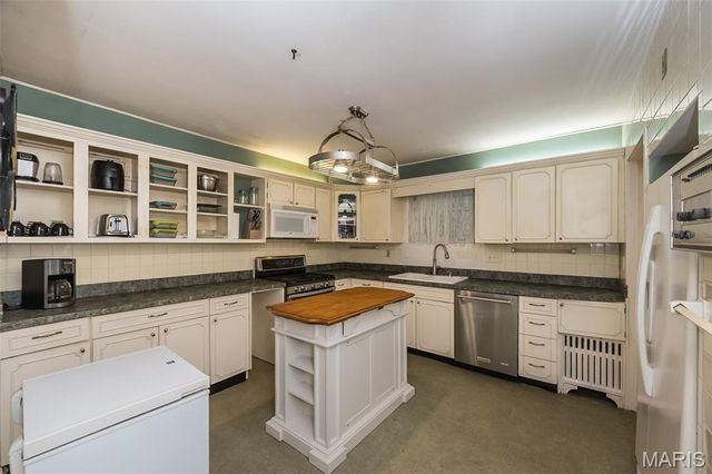 714 Lookout Drive, St Louis, MO 63137