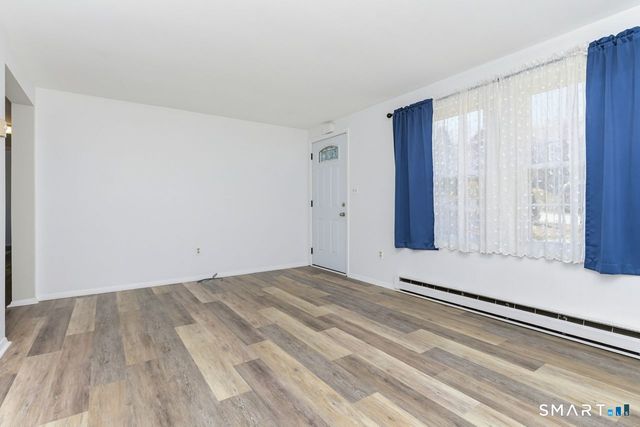 17 Charles Street, Essex, CT 06409