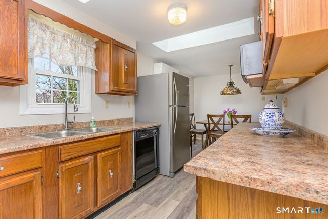 17 Charles Street, Essex, CT 06409