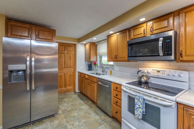 109 Silverstone Drive 109 Silverstone Drive, Englewood, OH 45322