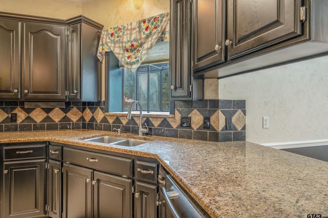 16058 Chris Lane, Tyler, TX 75703