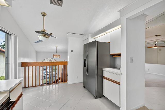 10631 OCEAN PALM Way 202, Boynton Beach, FL 33437