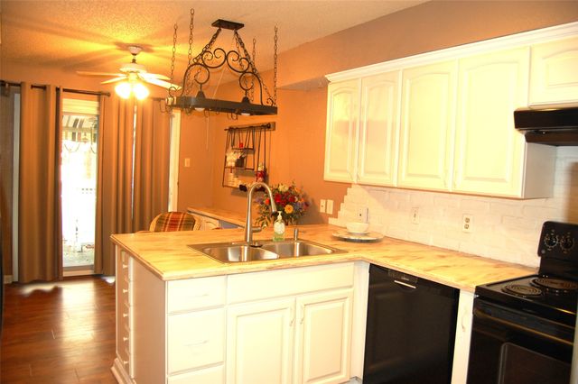 708 Carriage Way, Duncanville, TX 75137