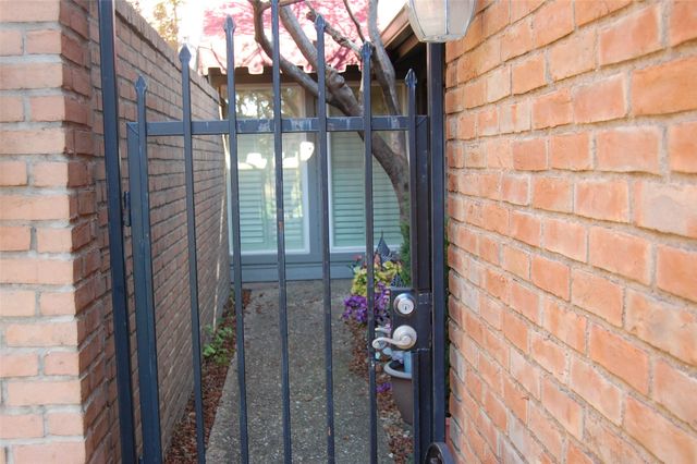 708 Carriage Way, Duncanville, TX 75137