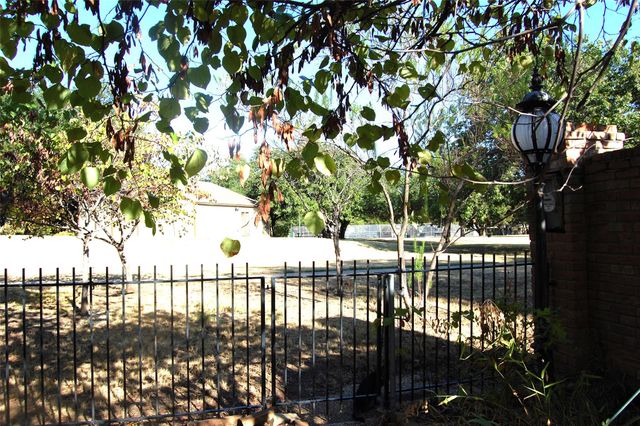 708 Carriage Way, Duncanville, TX 75137