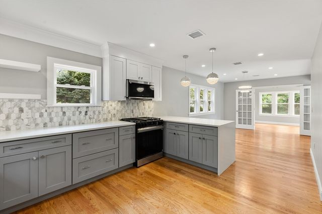 16 Old Cambridge Tpk, Lincoln, MA 01773