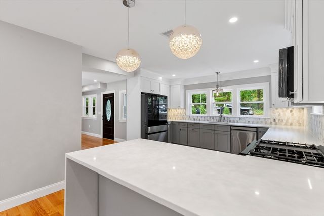 16 Old Cambridge Tpk, Lincoln, MA 01773