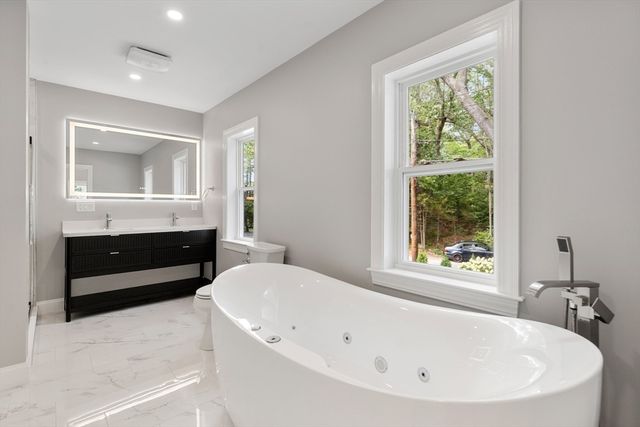 16 Old Cambridge Tpk, Lincoln, MA 01773