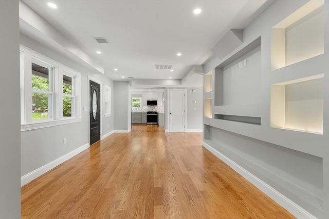 16 Old Cambridge Tpk, Lincoln, MA 01773