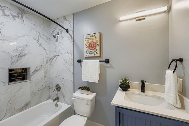 7004 E Meadow Bend DR, Austin, TX 78724