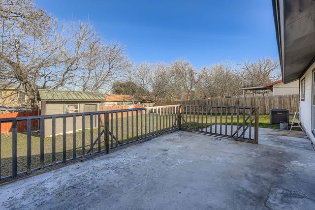 7004 E Meadow Bend DR, Austin, TX 78724