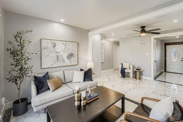 7004 E Meadow Bend DR, Austin, TX 78724