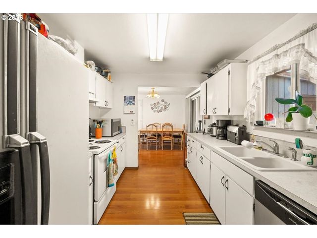 904 S MAGNOLIA St, Cornelius, OR 97113