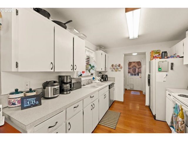 904 S MAGNOLIA St, Cornelius, OR 97113