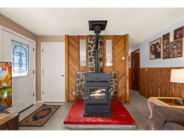 904 S MAGNOLIA St, Cornelius, OR 97113