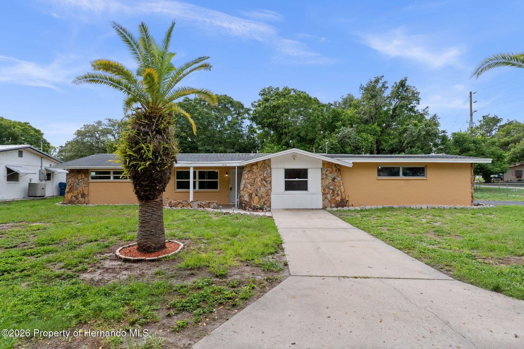 4104 Arrowhead Avenue, Spring Hill, FL 34606