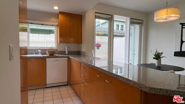 807 21st Street 3, Santa Monica, CA 90403