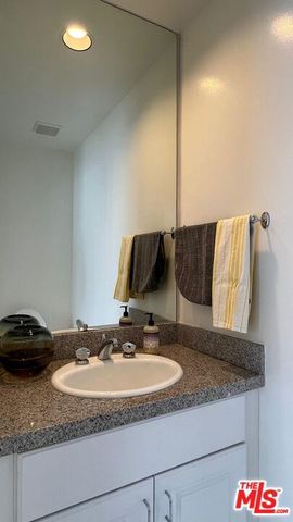 807 21st Street 3, Santa Monica, CA 90403