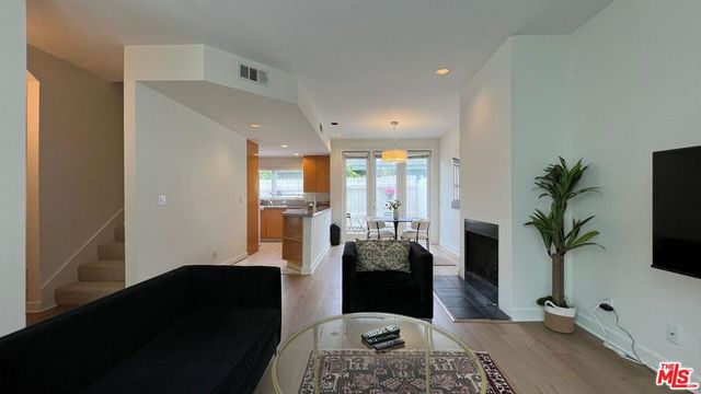 807 21st Street 3, Santa Monica, CA 90403