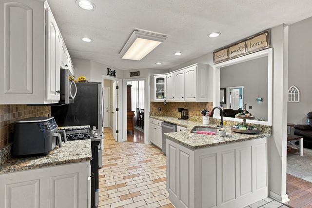 8474 Guthrie Rd, Cross Plains, TN 37049