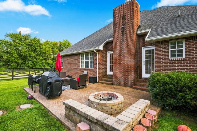 8474 Guthrie Rd, Cross Plains, TN 37049