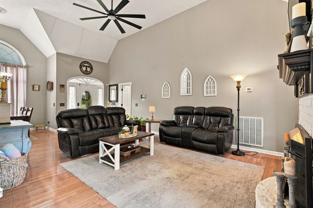 8474 Guthrie Rd, Cross Plains, TN 37049