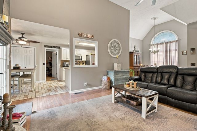 8474 Guthrie Rd, Cross Plains, TN 37049