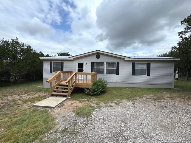 2491 Broad Oak, Bandera, TX 78003