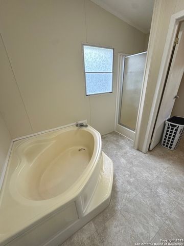 2491 Broad Oak, Bandera, TX 78003