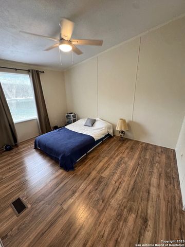 2491 Broad Oak, Bandera, TX 78003