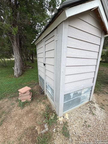 2491 Broad Oak, Bandera, TX 78003